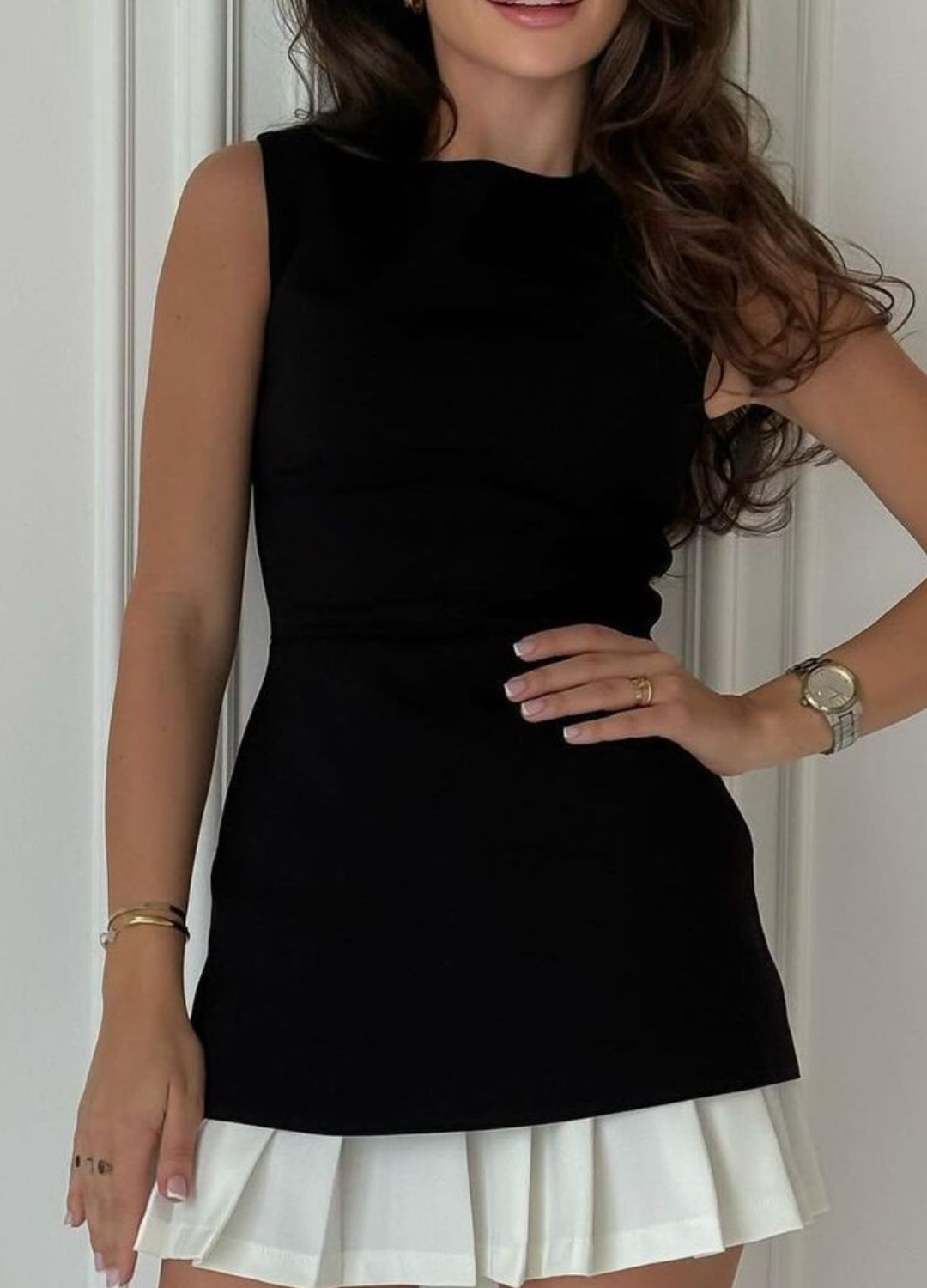 SofiaValtieri Elegant Ærmeløs Kjole Med Plisseret Skørt til kvinder