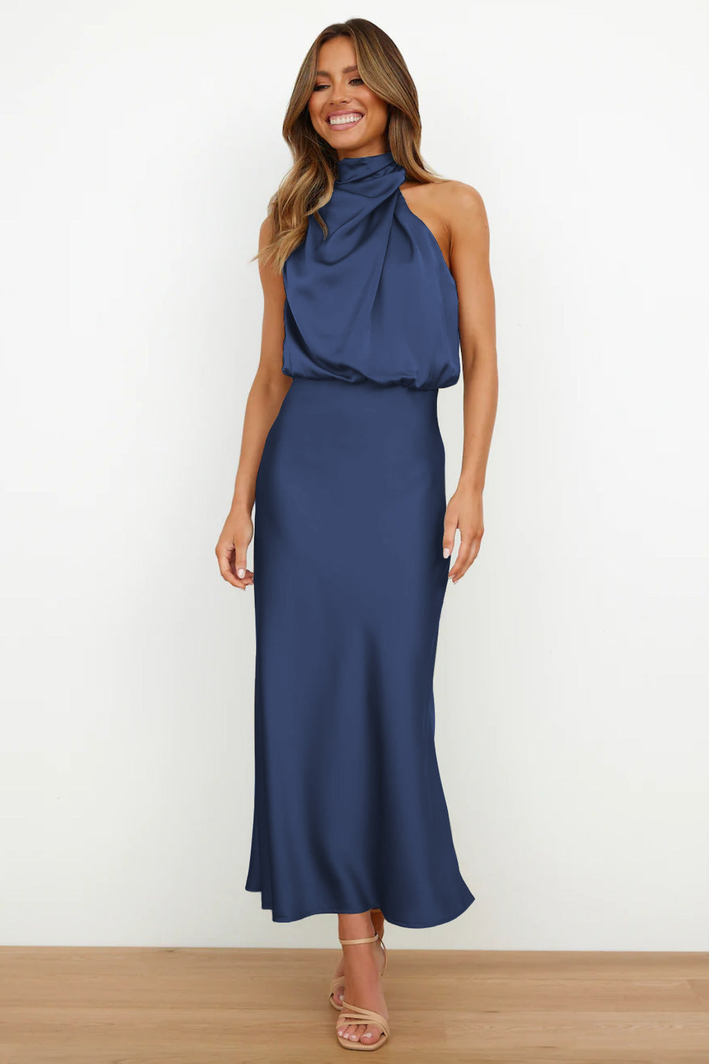 NicoloRomano Halter Neck Satin Maxi Kjole Til Kvinder
