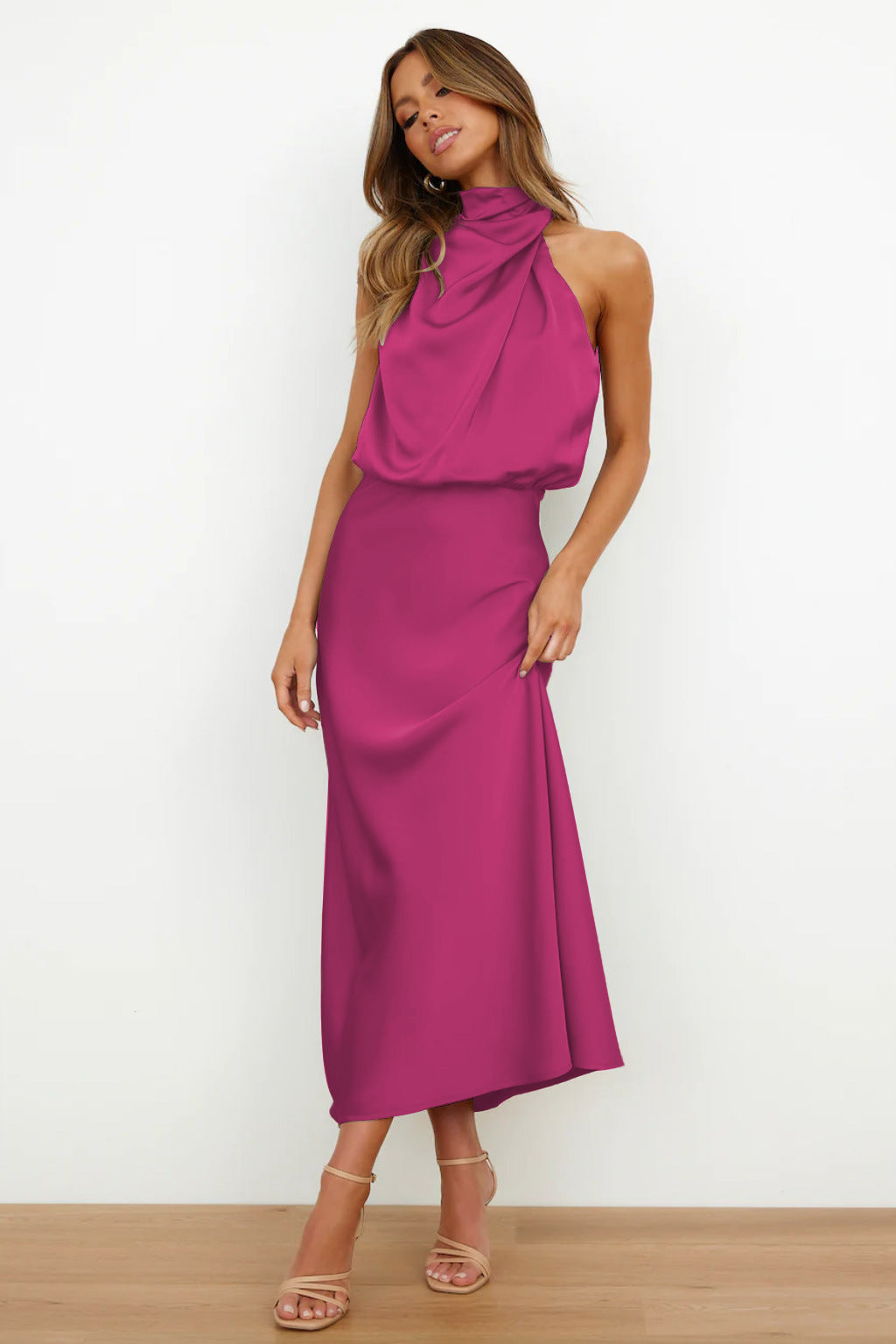 NicoloRomano Halter Neck Satin Maxi Kjole Til Kvinder