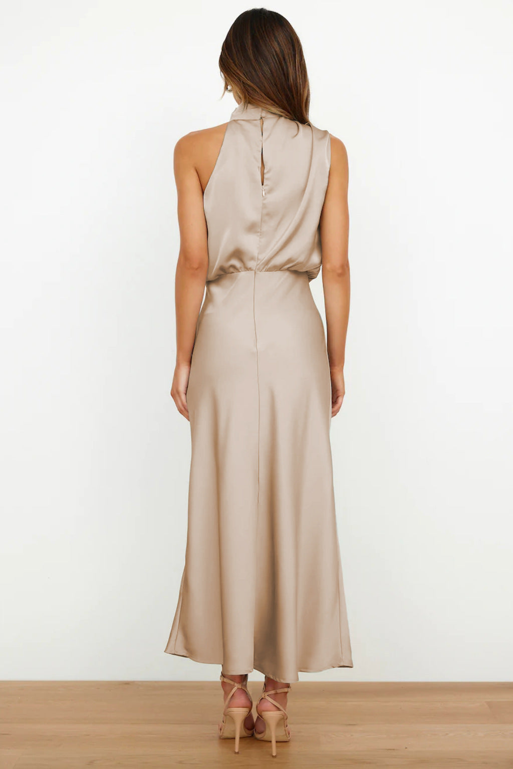NicoloRomano Halter Neck Satin Maxi Kjole Til Kvinder
