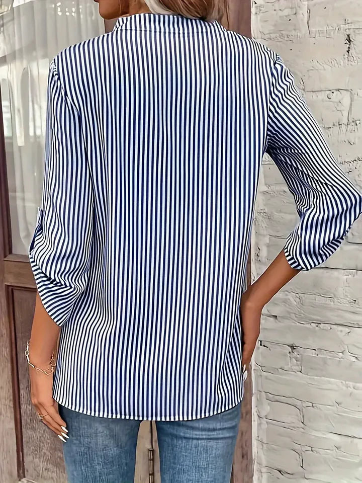 Camille - Stribet bluse med V-hals til kvinder