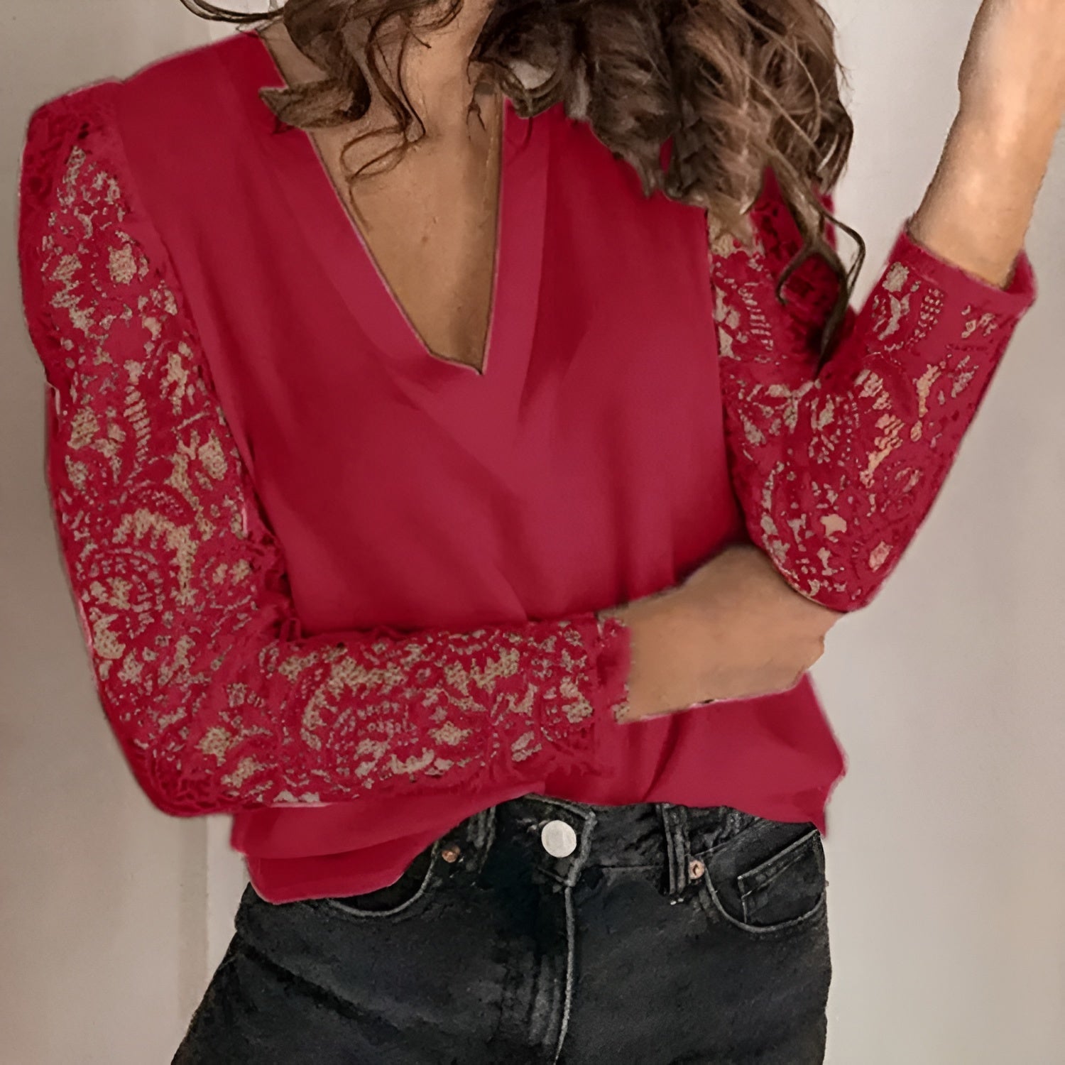 Elena – Damebluse i Let Blonde med V-Hals