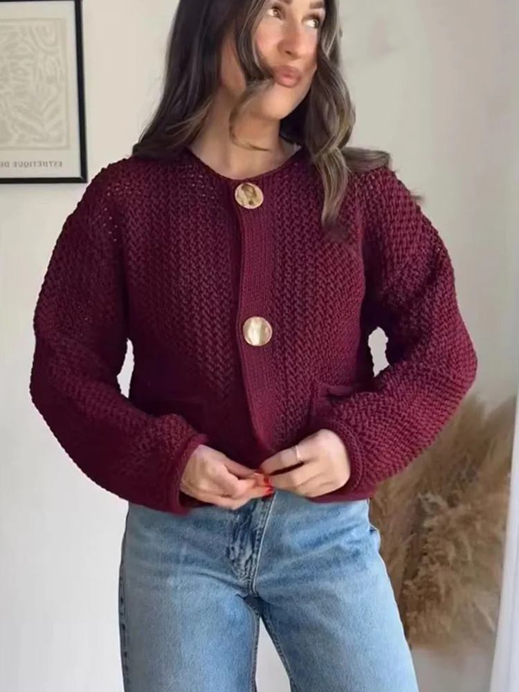 Giulia – Strikket Damecardigan med Metalliske Knapper