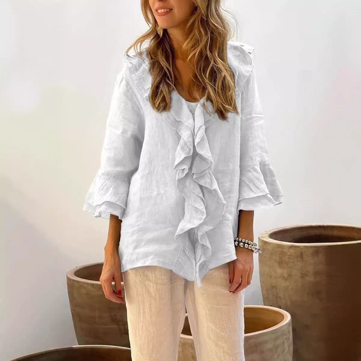 Isabella – Elegant Ruffle Bluse til Kvinder
