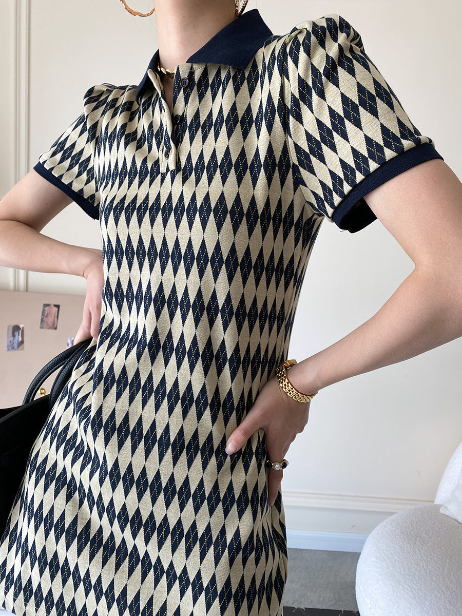 Isabella – Strikket Sommerkjole til Kvinder i Khaki med Tern