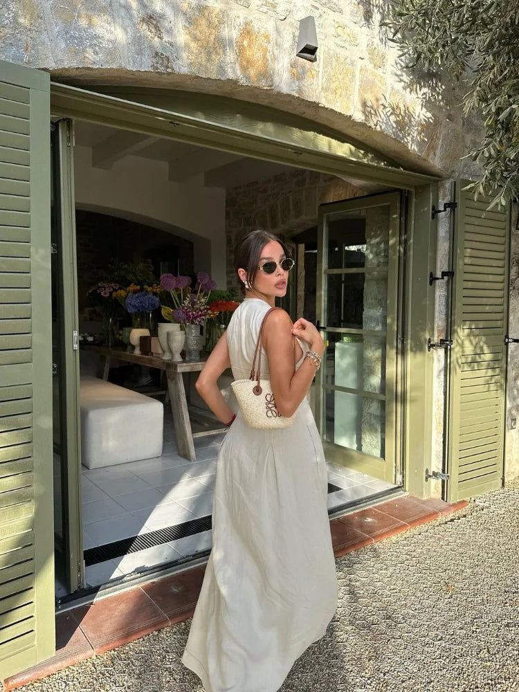 AuroraMoretti Elegant kjole med V-hals til kvinder