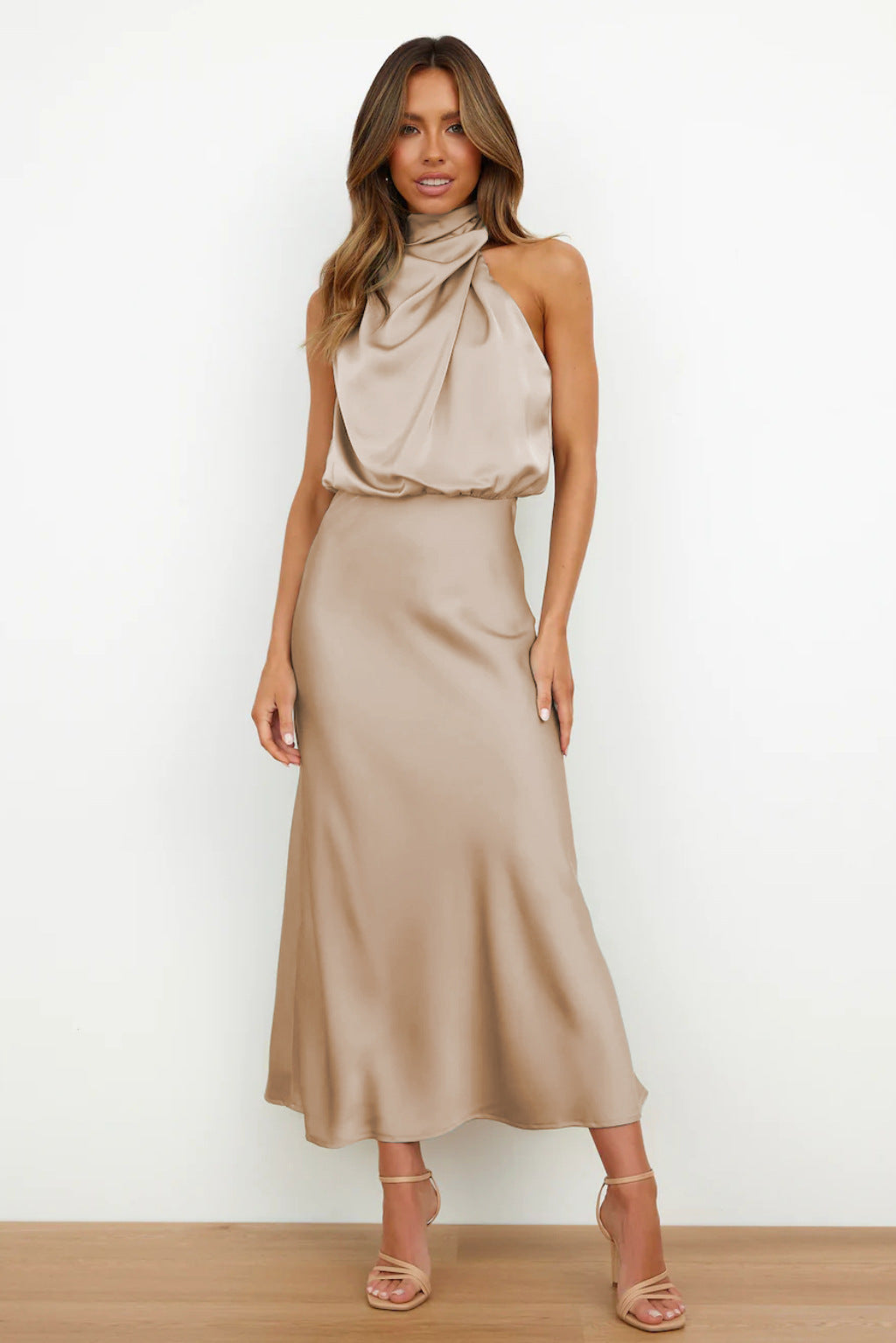 NicoloRomano Halter Neck Satin Maxi Kjole Til Kvinder
