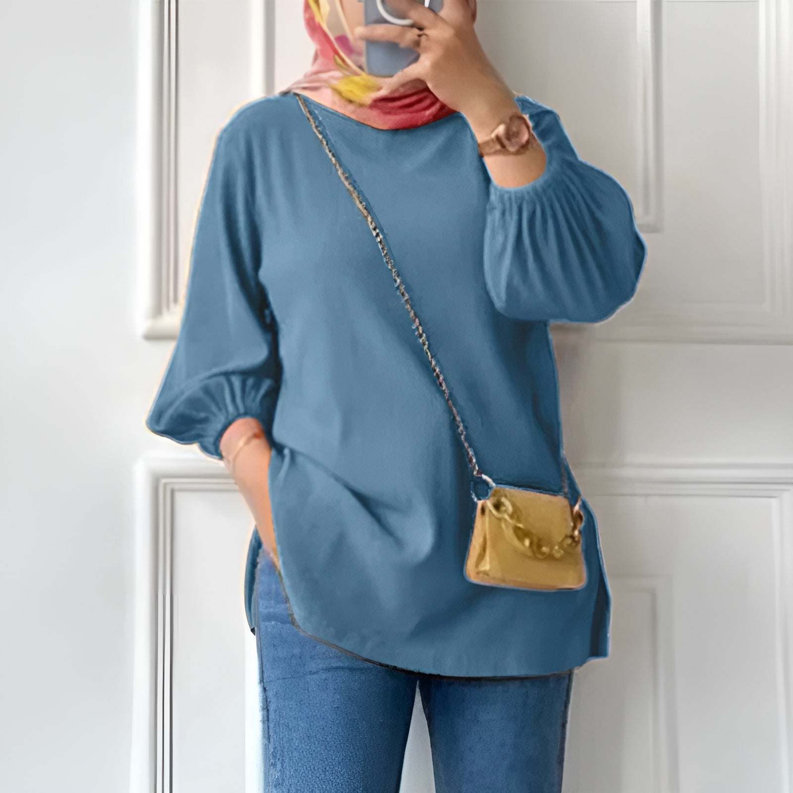 Amina – Damebluse med Pufærmer og Rund Hals