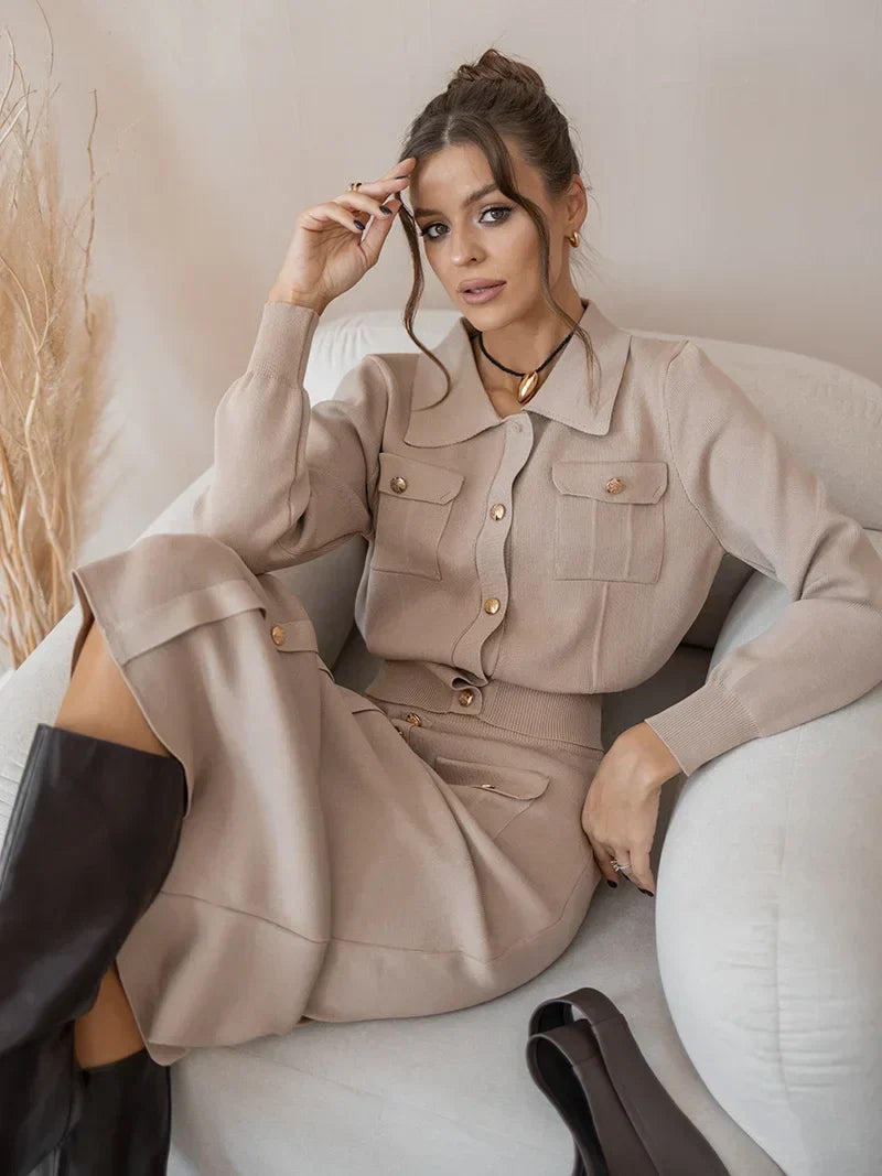 Sophia – Blødt Kvinde Striksæt med Elegant Detalje