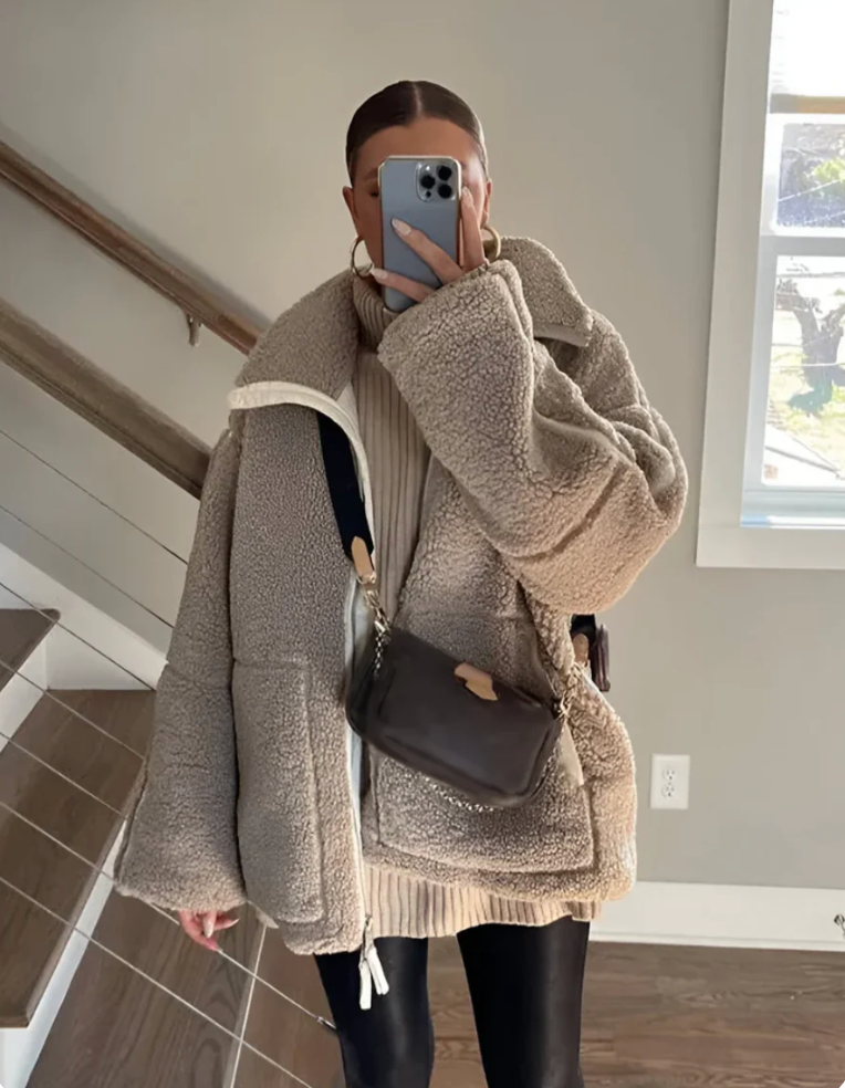 LuciaVernelli Chic Fleece Jacket til kvinder