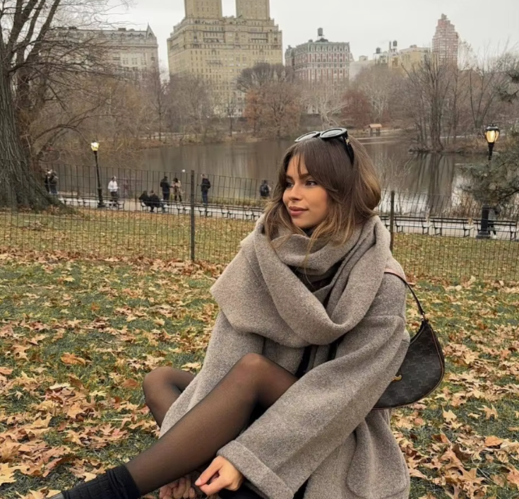 Elena – Hygge Strikket Cardigan med Indbygget Tørklæde