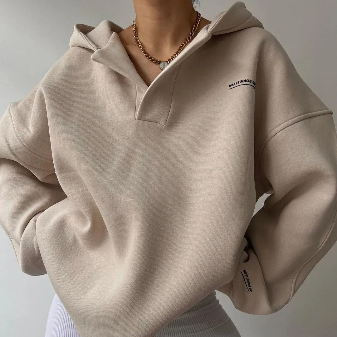 Elena – Oversize Damehættetrøje med Krave