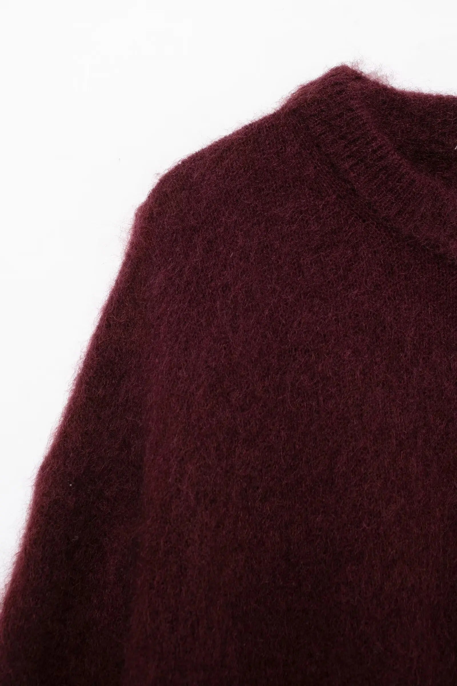 Giulia – Blødstrikket Dame Sweater i Dyb Rød