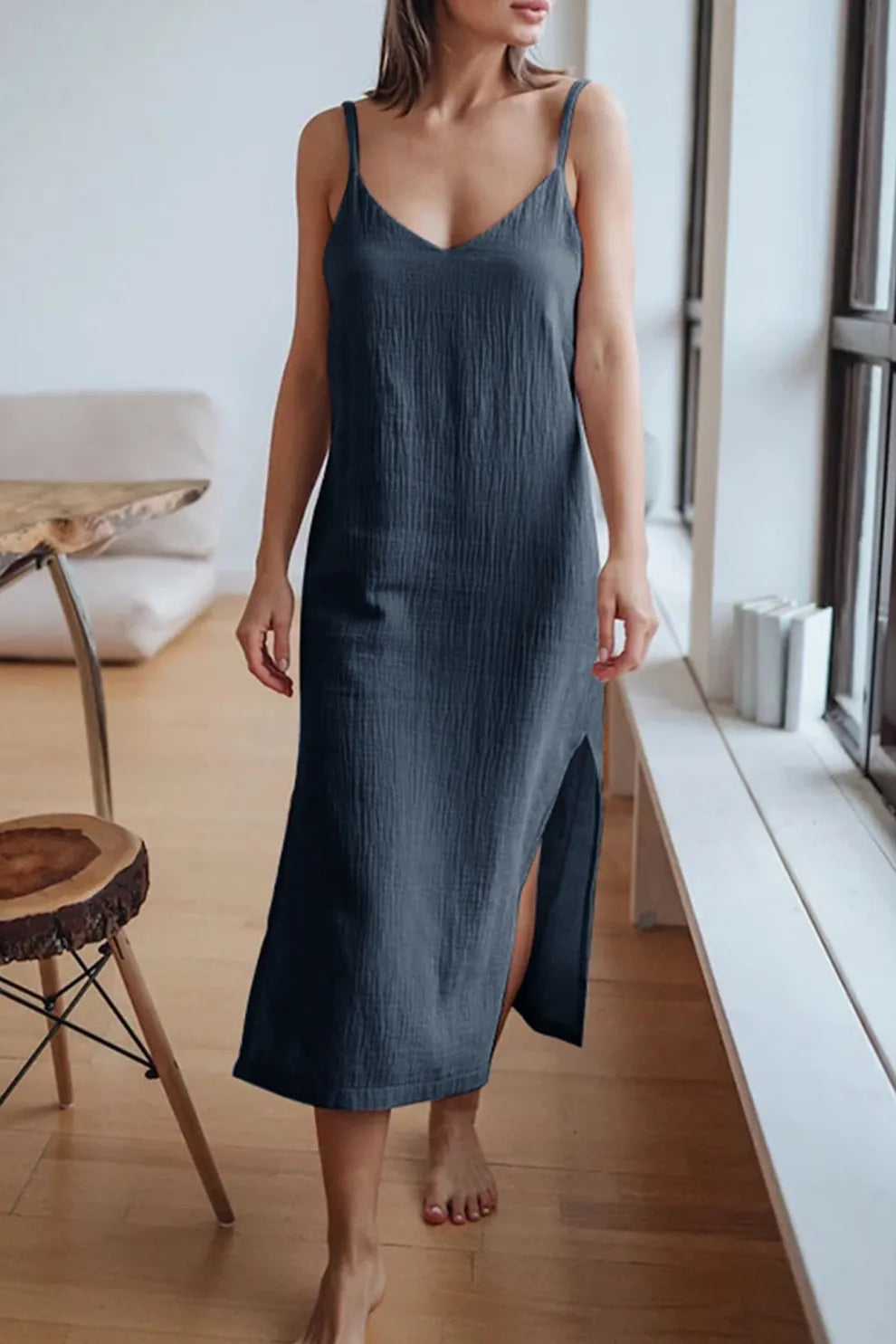 Giulia – V-Hals Bomulds Midikjole til Kvinder med Slids