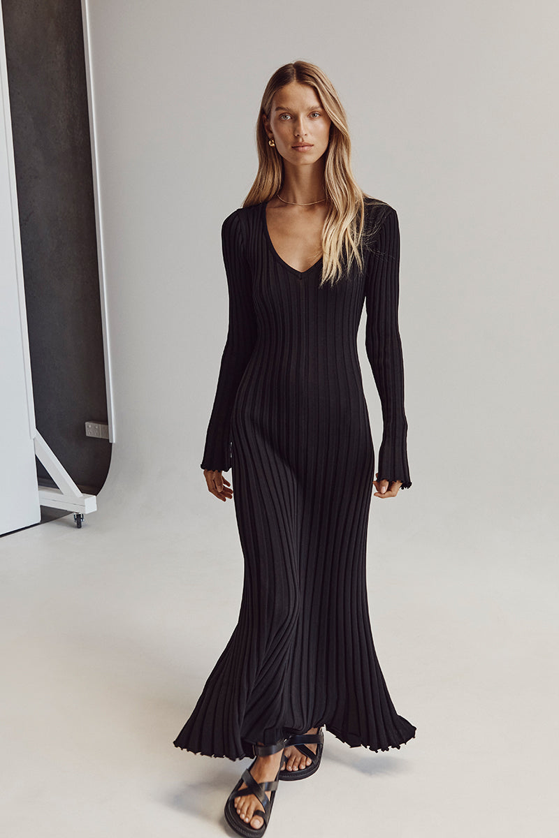 Arielle | Strikkjole med V-hals