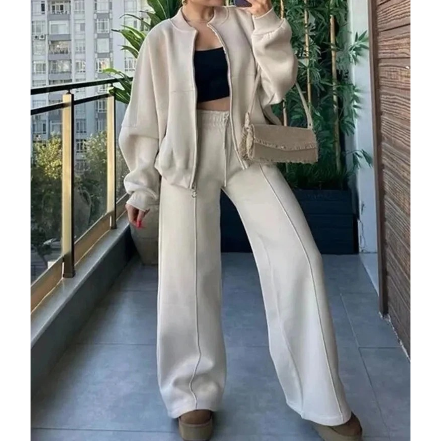 Sofia – Stilfuldt Dame Træningssæt med Lynlås og Løs Buks