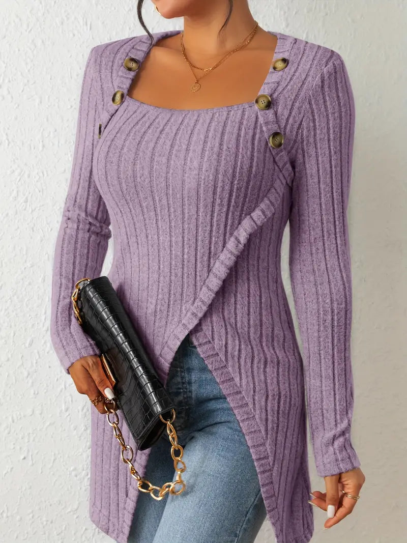 Sofia – Asymmetrisk Ribstrikket Damebluse med Knapdetaljer