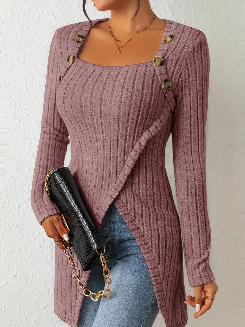 Sofia – Asymmetrisk Ribstrikket Damebluse med Knapdetaljer