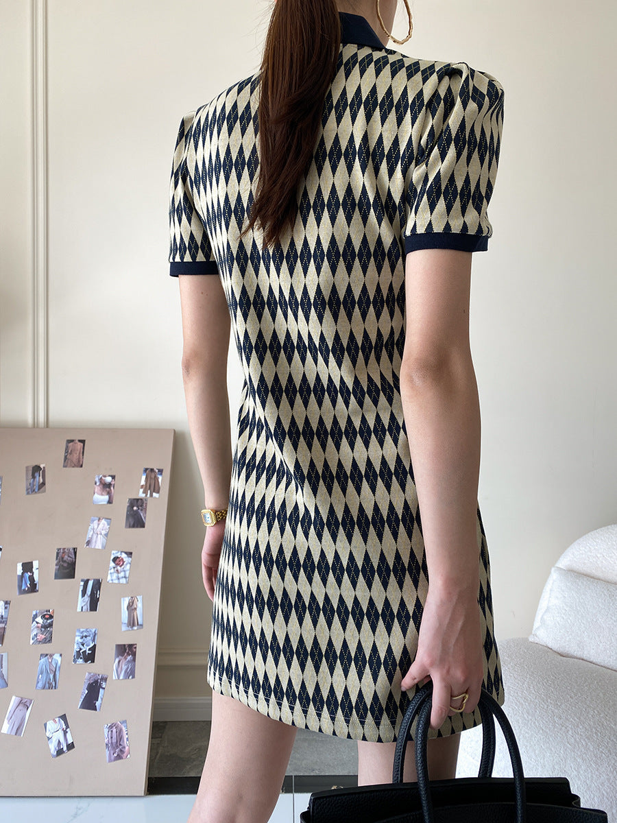 Isabella – Strikket Sommerkjole til Kvinder i Khaki med Tern