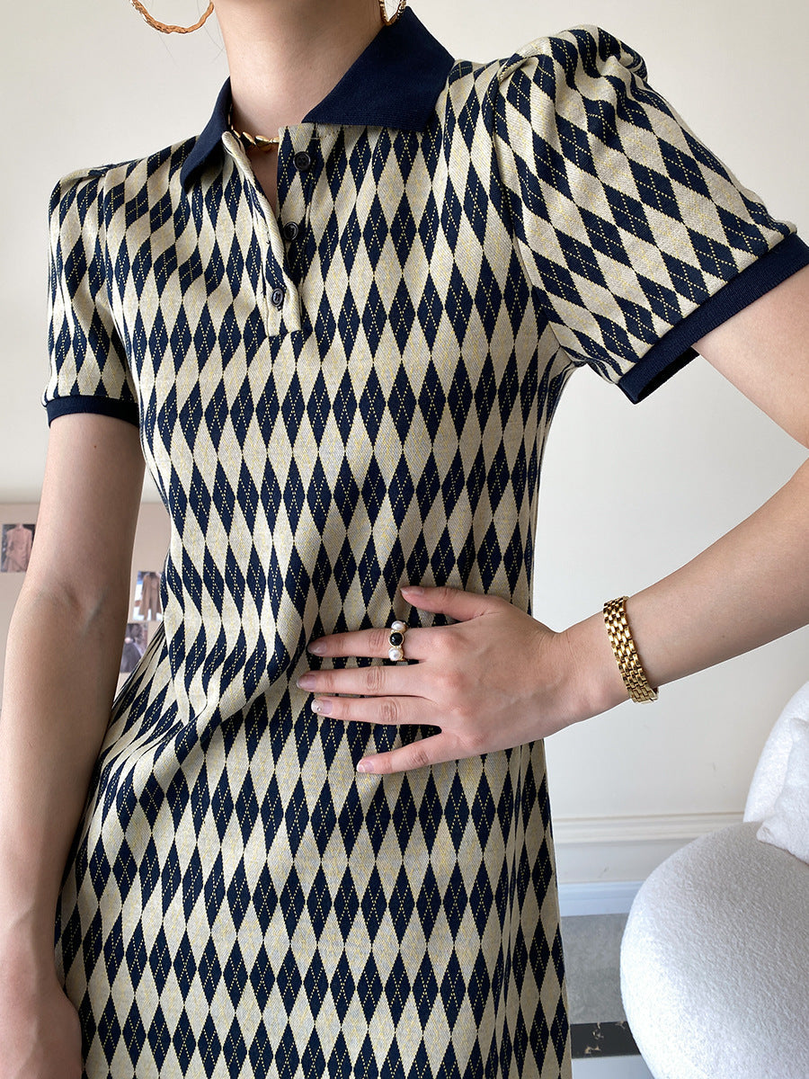 Isabella – Strikket Sommerkjole til Kvinder i Khaki med Tern