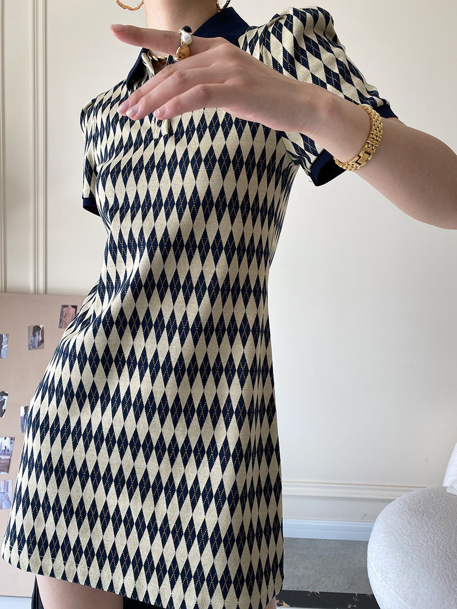 Isabella – Strikket Sommerkjole til Kvinder i Khaki med Tern