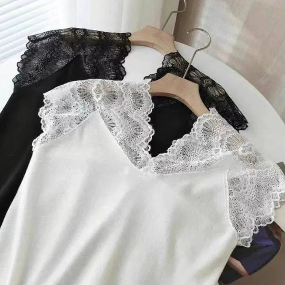 Isabella – Damebluse med Blondekrave og Korte Ærmer