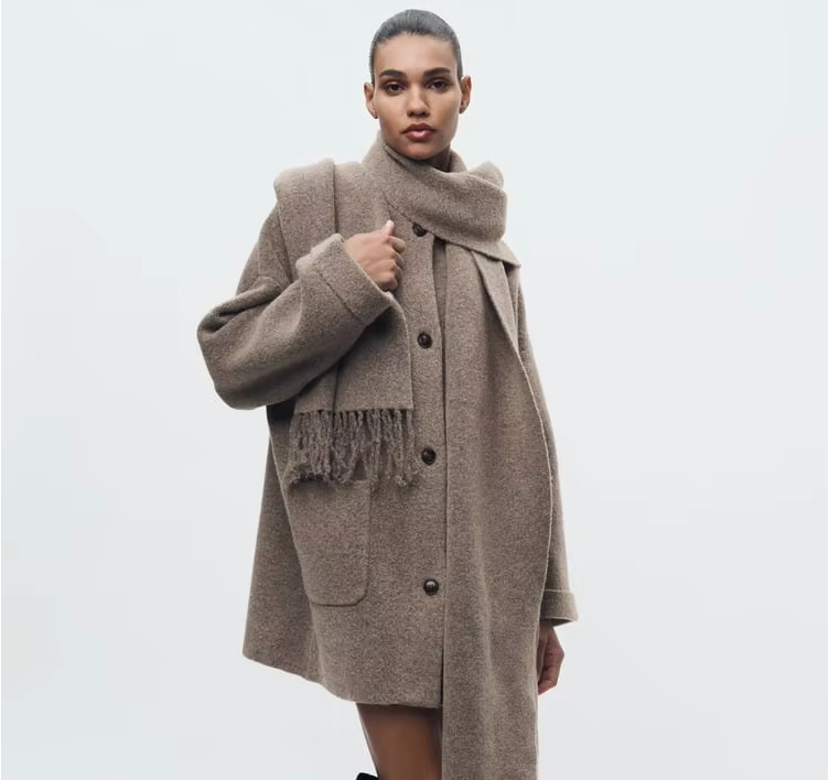 Elena – Hygge Strikket Cardigan med Indbygget Tørklæde