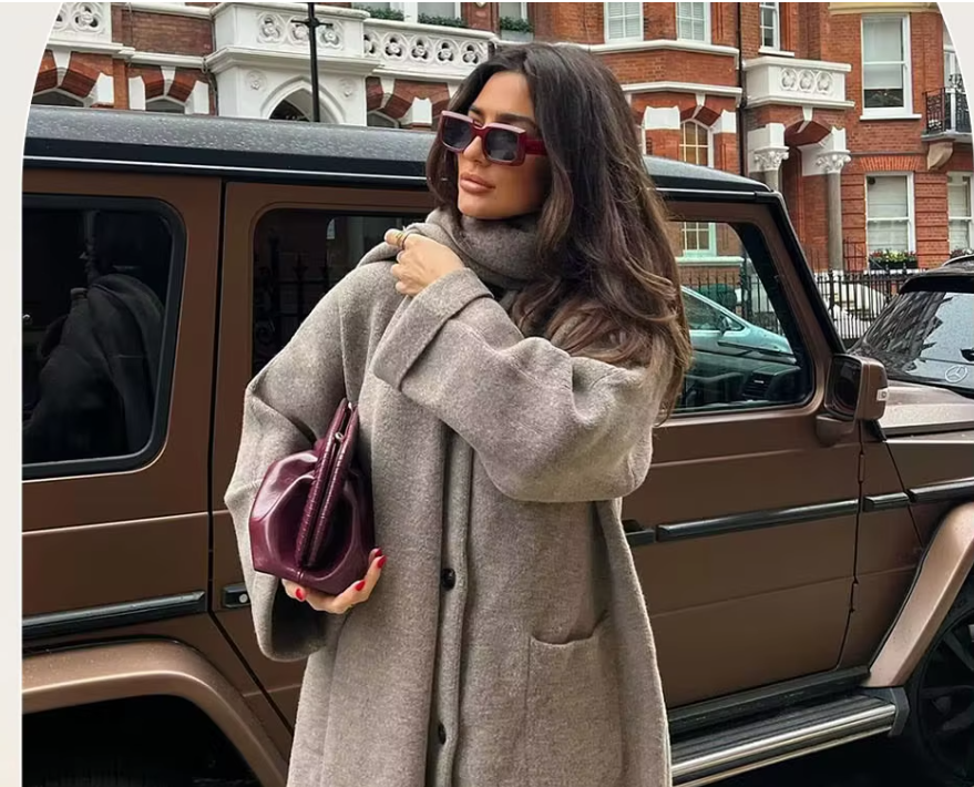 Elena – Hygge Strikket Cardigan med Indbygget Tørklæde