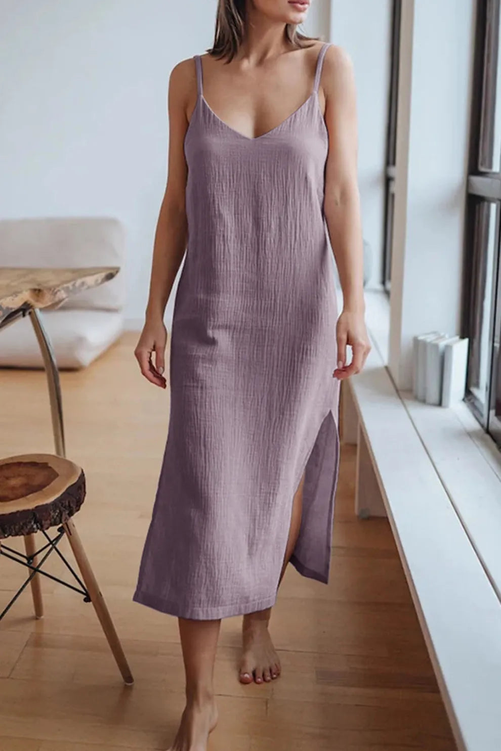 Giulia – V-Hals Bomulds Midikjole til Kvinder med Slids