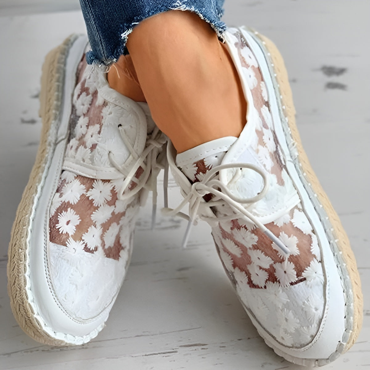 Isabella – Let Damesko med Blomstret Design