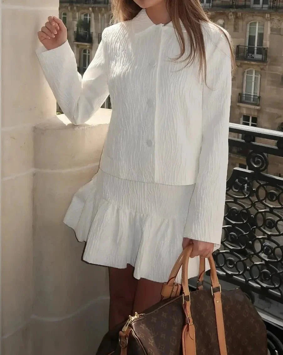 Camille – Hvidt Skirtsæt til Kvinder med Elegant Twist